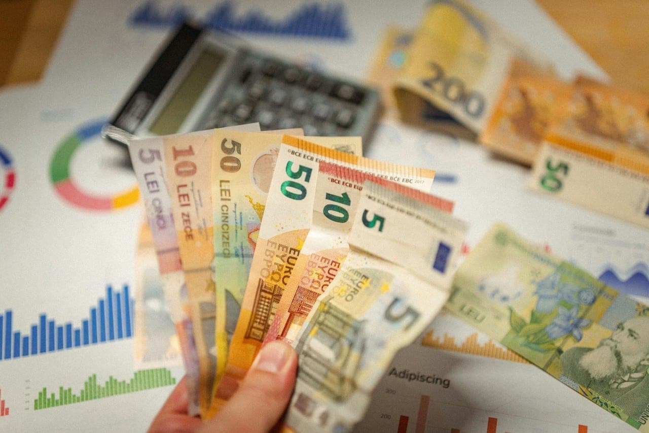 Dar vienas pasipinigavimas: nuo šiol – mokestis už pranešimą dėl pinigų plovimo