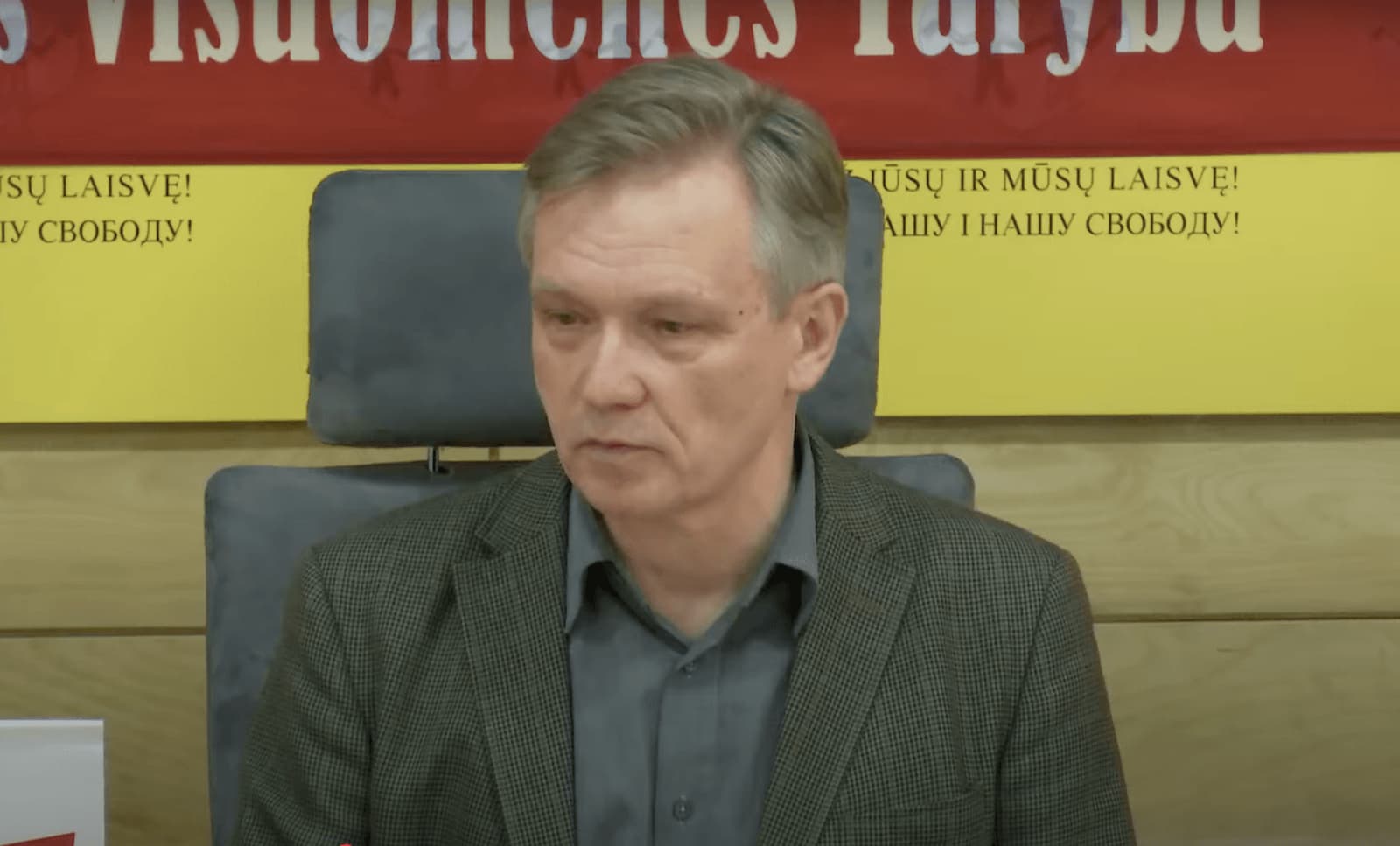 Zigmas VAIŠVILA su bendraautoriais: Teisę atsiskaityti grynaisiais turi ginti Konstitucija