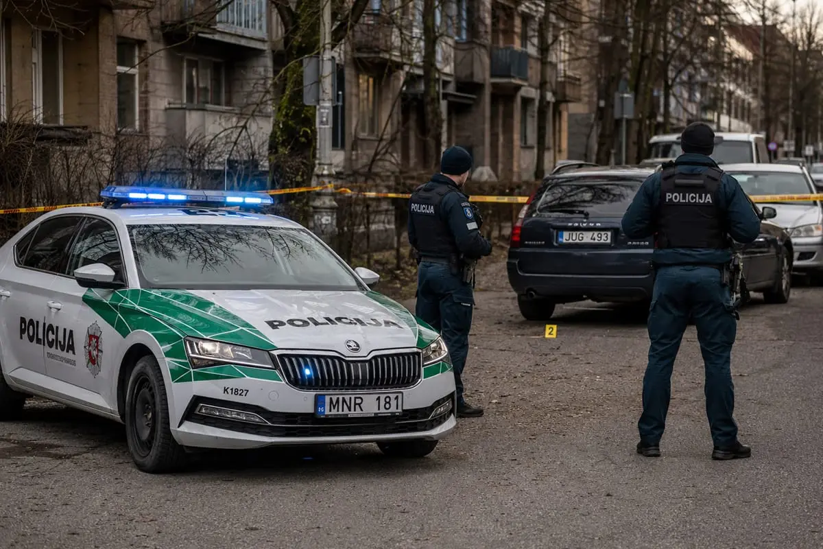 Vilniuje rastas „Airsoft“ pistoletas, Telšiuose – 5000 kontrabandinių cigarečių pakelių