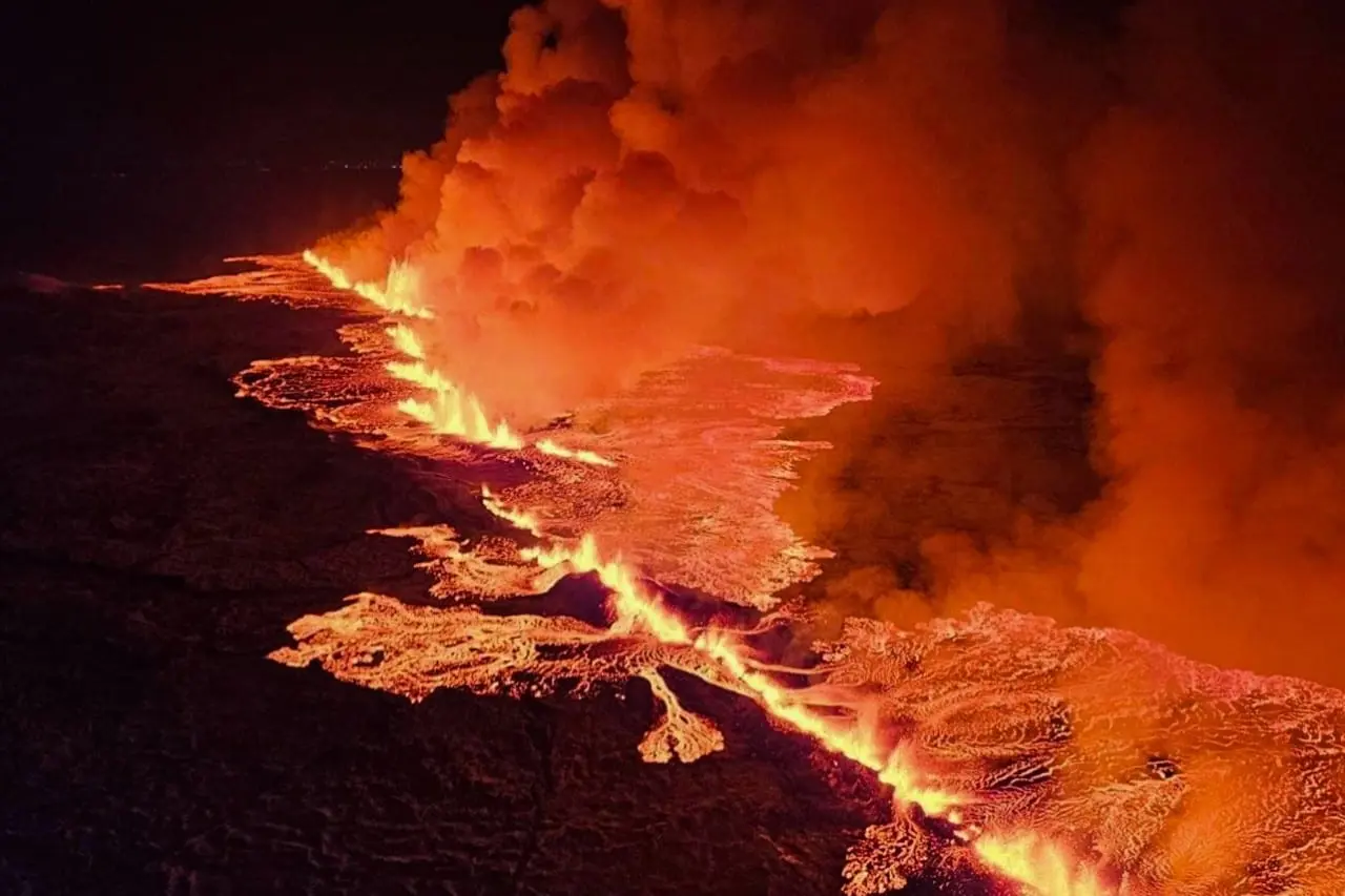 1000 žemės drebėjimų per 24 valandas! Islandijoje išsiveržė ugnikalnis, valdžia sunerimo