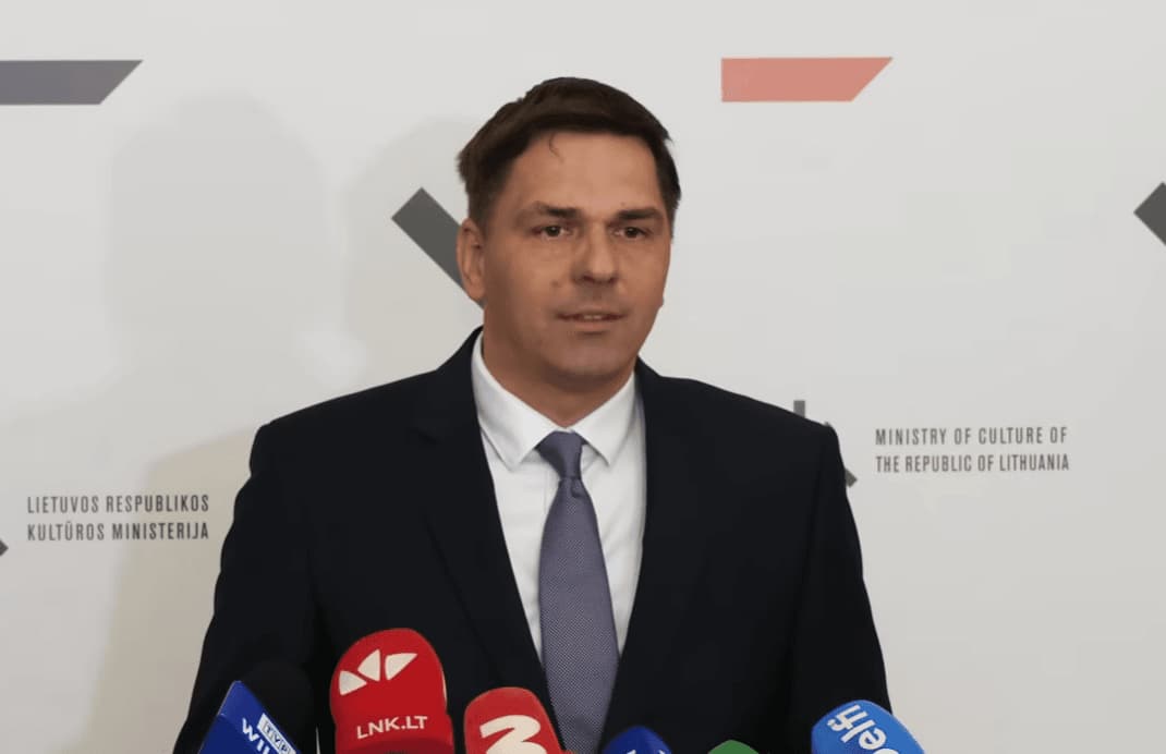Ignas Adomavičius nepabūgo nepageidaujamo svečio statuso ir stojo prieš publiką Varėnoje