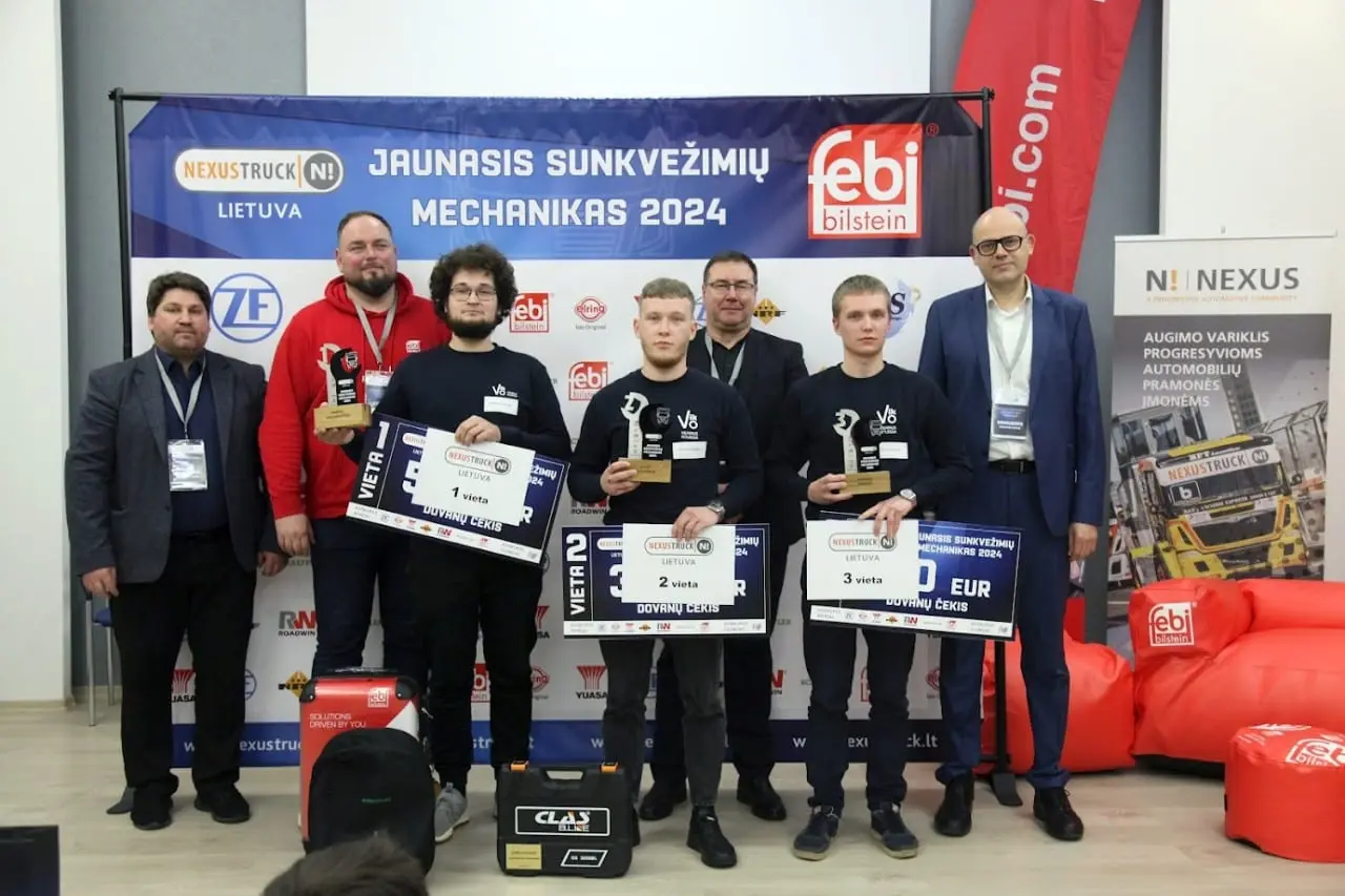 Sunkvežimių mechanikų konkursas: studentai kovoja dėl čempiono titulo