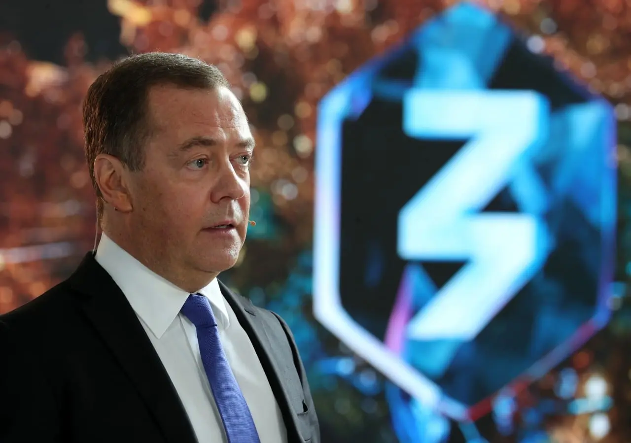 D. Medvedevas neslepia pykčio: „Idiotų, turinčių valdžią NATO šalyse, skaičius auga“