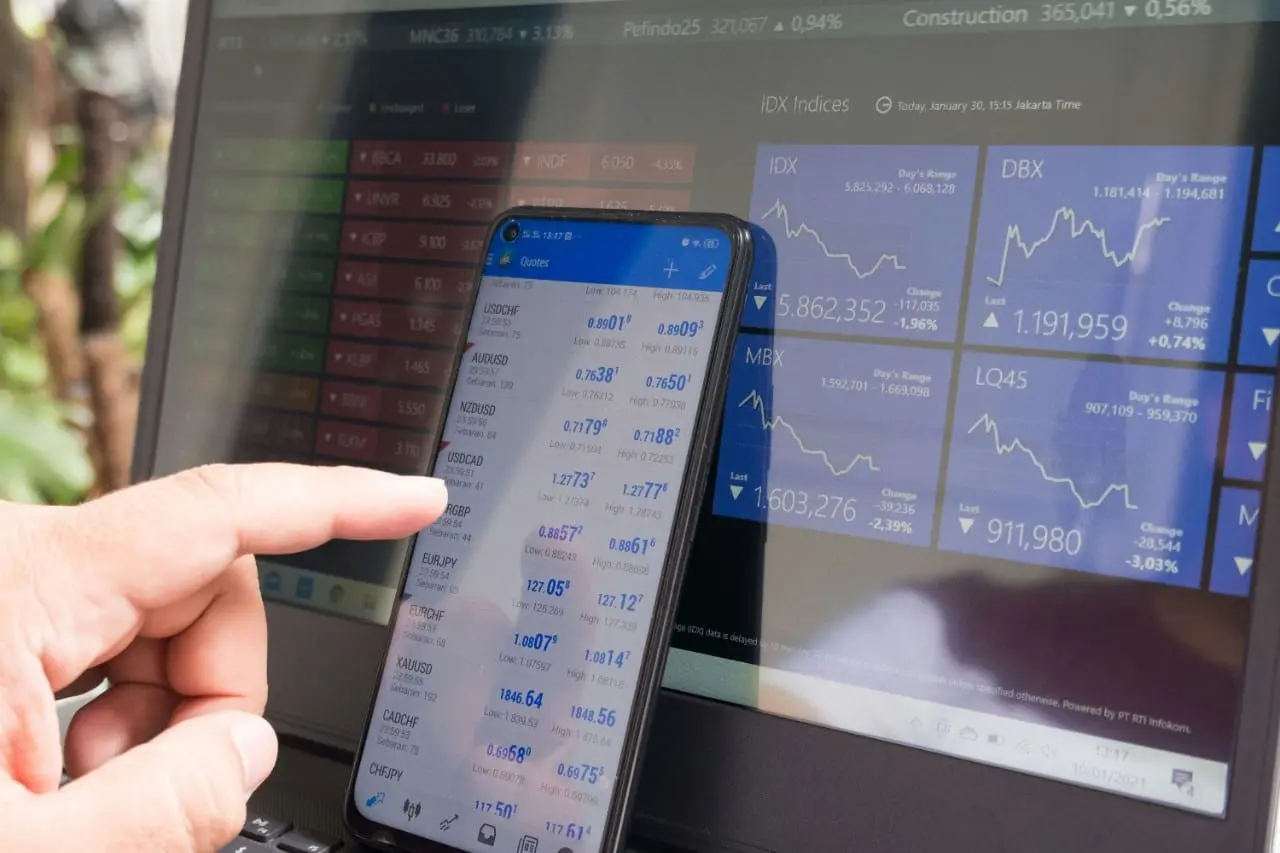 Po paskutinių JAV sankcijų – neramumai Rusijos finansų rinkoje: ar jie išaugs į bankų griūtį?