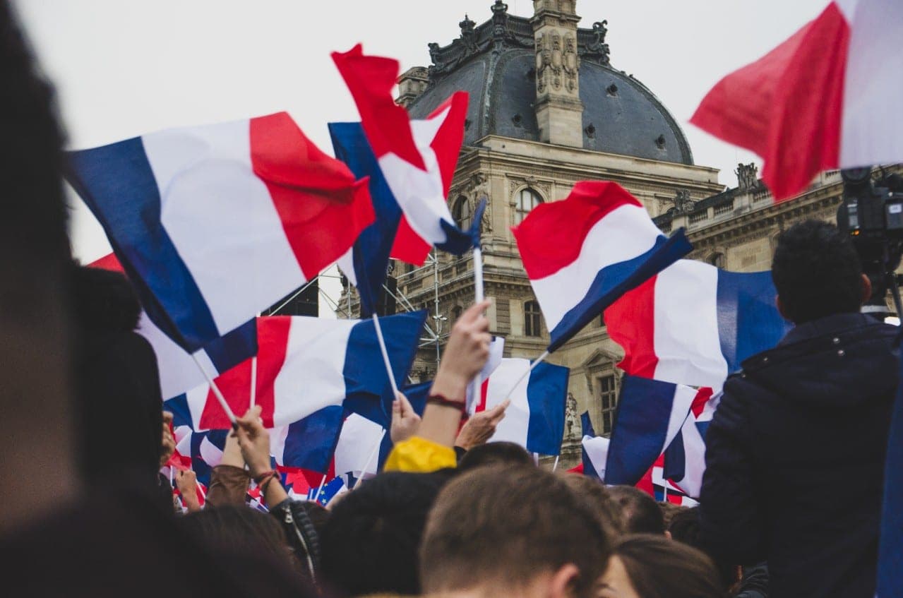 Prancūzijoje tęsiasi masiniai protestai prieš pensinio amžiaus ilginimą