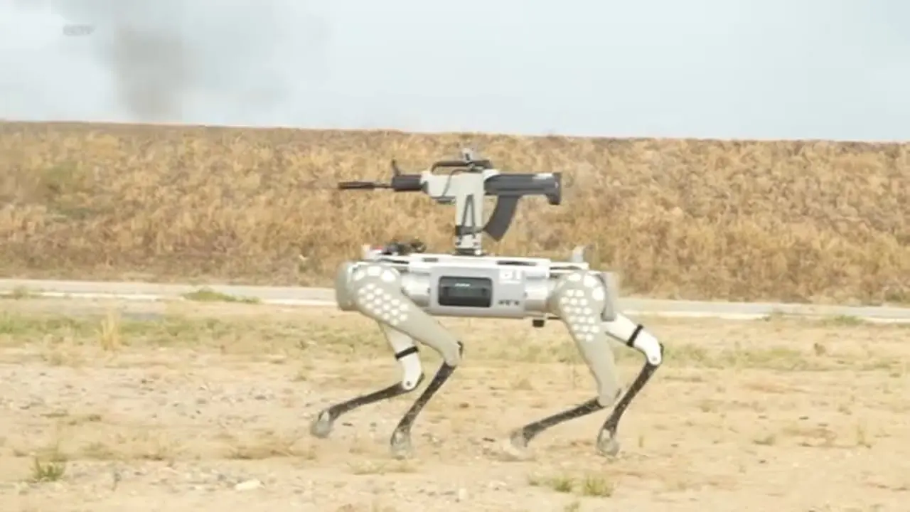 „Terminatoriaus“ istorija tampa realybe – robotai keis karius-žmones?