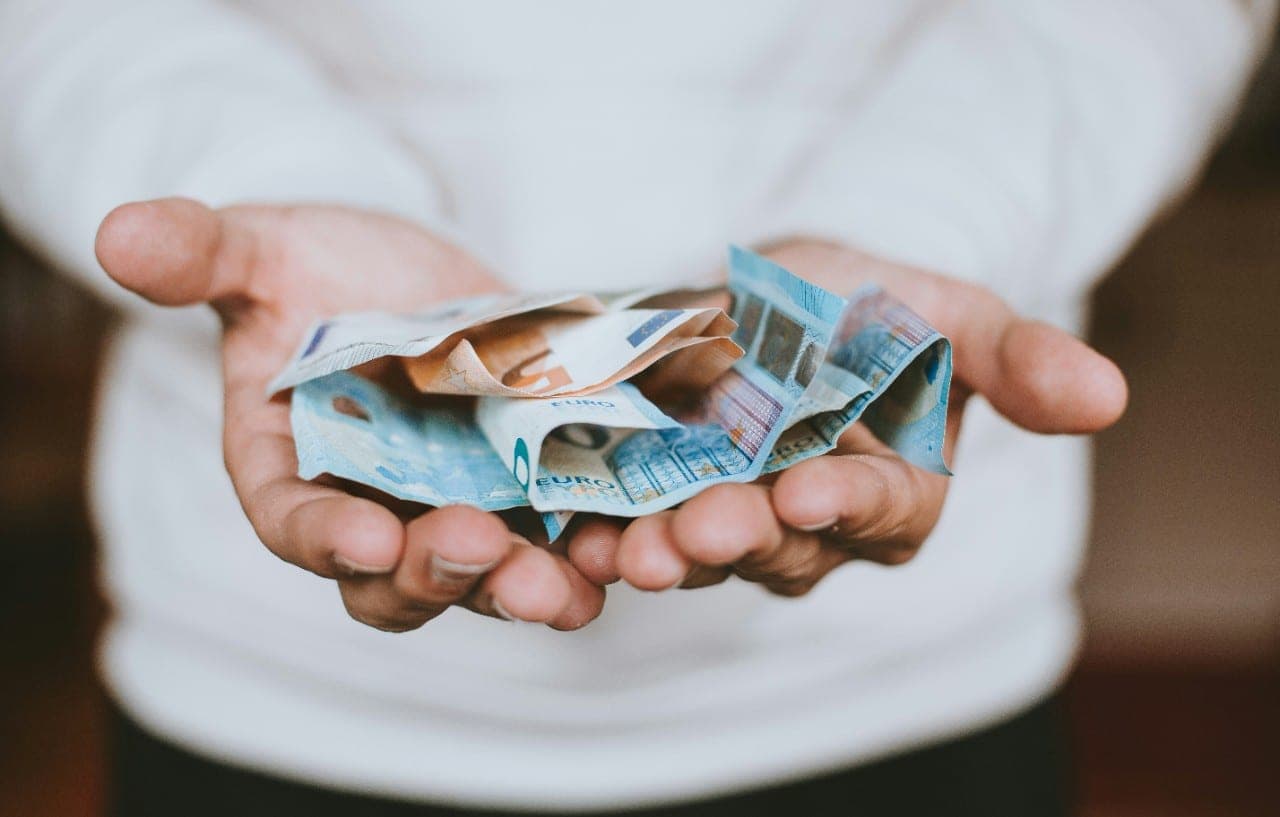 Oficialu: minimali alga nuo kitų metų kils iki 1153 eurų