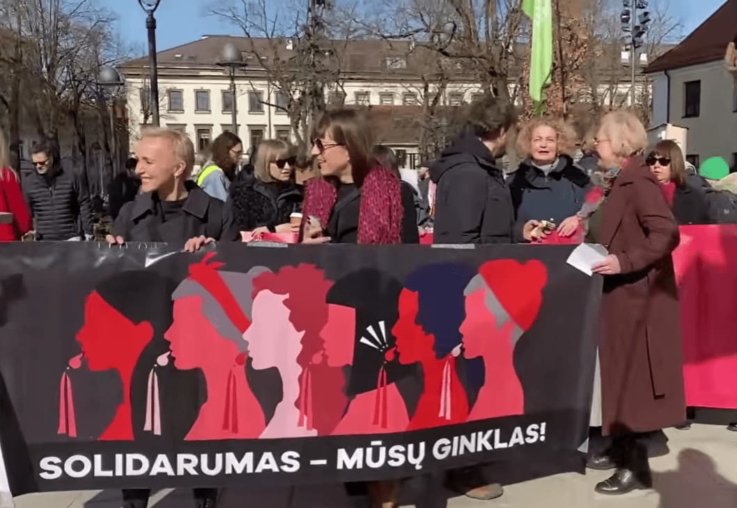 Moterų solidarumo eitynėse Vilniuje – ne tik šūkiai apie teises: nauja statistika nustebino