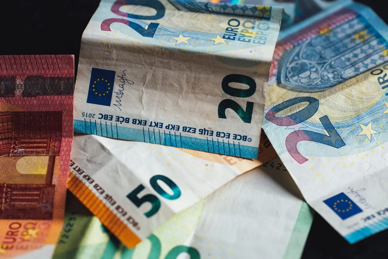 Patikrinta: Lietuva tarp labiausiai vidurinė klasę apmokestinančių šalių visoje ES