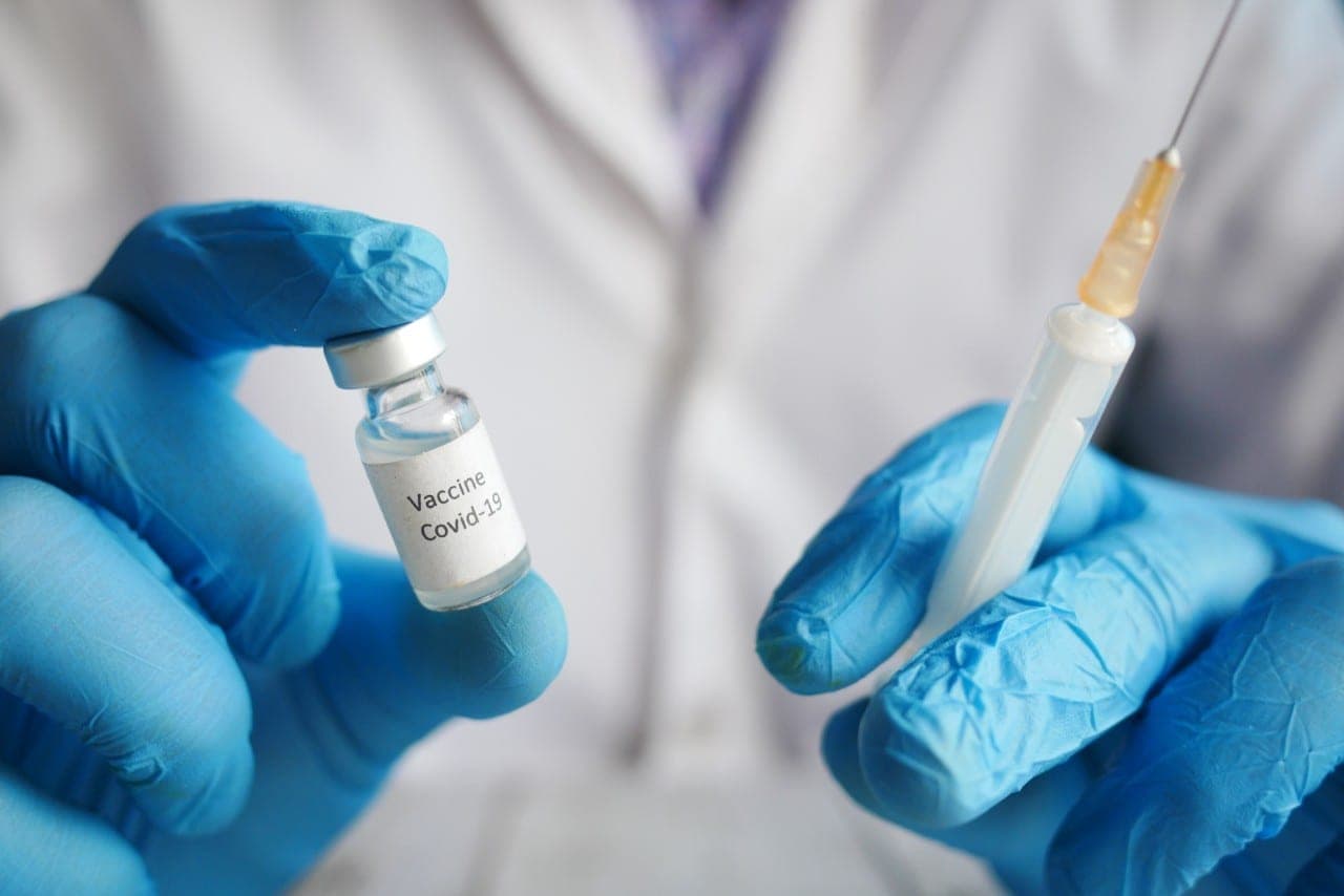 Atskleistas „Pfizer“ planas pasipelnyti iš vakcinų galimai kuriant viruso mutacijas