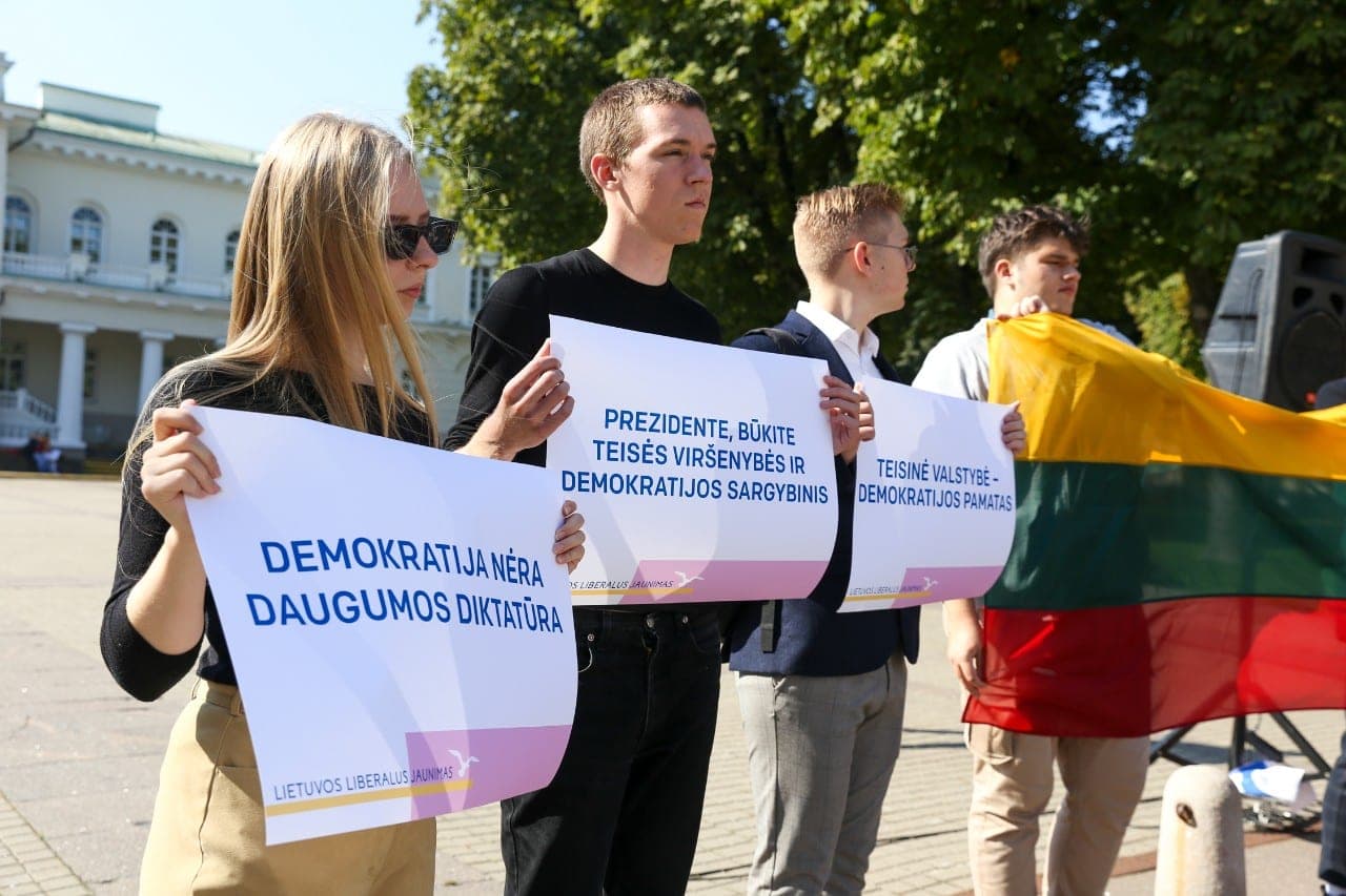 Lietuvoje nebeliko veikiančių politinių jaunimo organizacijų, o europiečiai pavargo nuo liberalų
