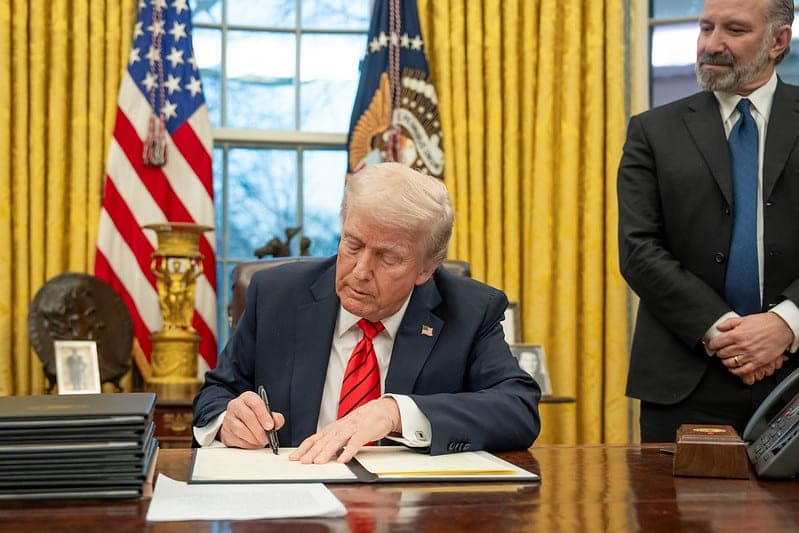 D. Trumpas kovoja su antibiotikų trūkumu: JAV „pagamins pakankamai amoksicilino, kad patenkintų šalies poreikį“