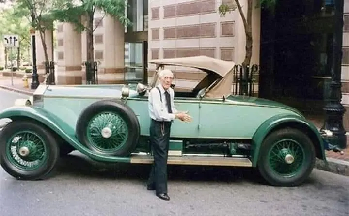102 metų senolis net 77 metus vairavo tą patį automobilį