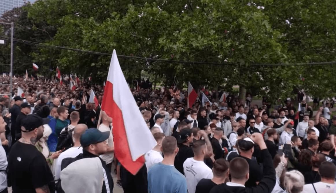 Imigracijos klausimas kursto aistras Lenkijoje: šimtai protestų ir kontrprotestų
