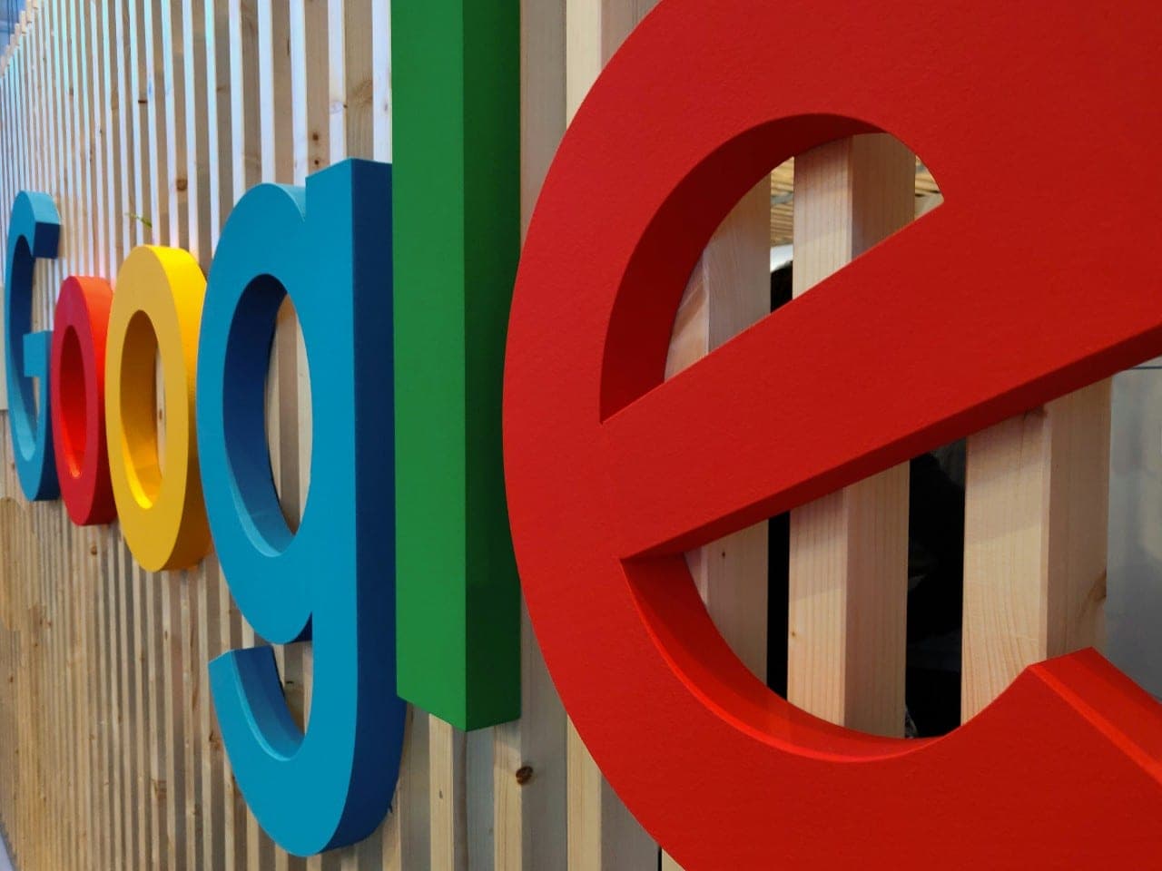 Lietuvių telefonus siaubia netikri skambučiai iš „Google“: saugokitės ir nutraukite pokalbį