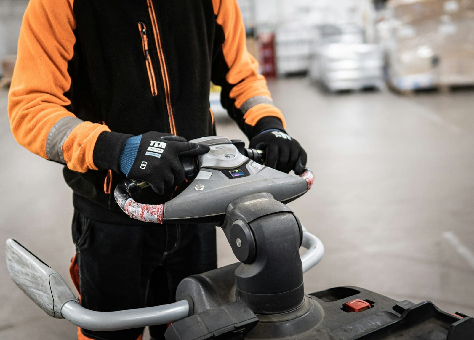 Tragedijos dirbant su krautuvais ir mechanizmais nesustoja: 2025-aisiais jau keturios žūtys