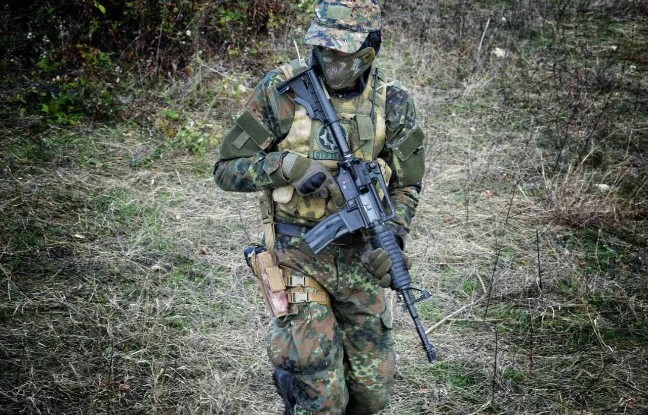 Auga Rusijos pajamos iš naftos ir dujų, didinama kariuomenė