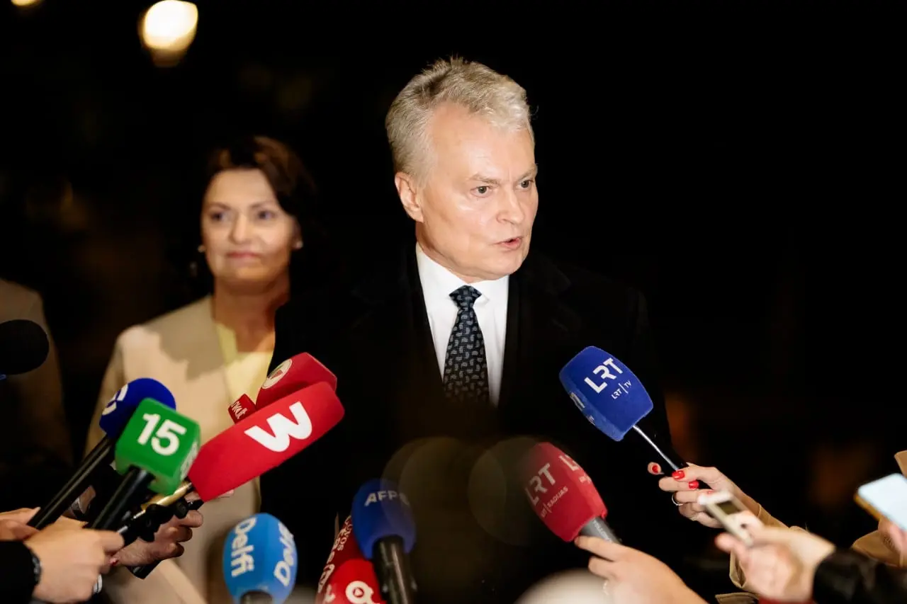 Prezidentas prabilo apie penktąją koloną, bet pats kadaise priklausė Komunistų partijai?