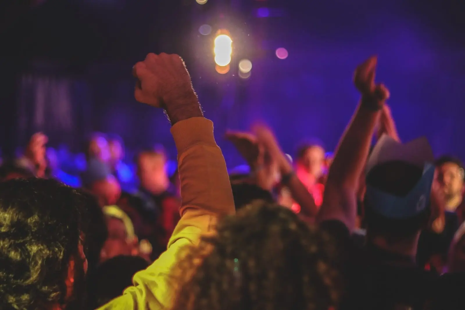 Alternatyvi muzika: techno žanro evoliucija ir reivo kultūra