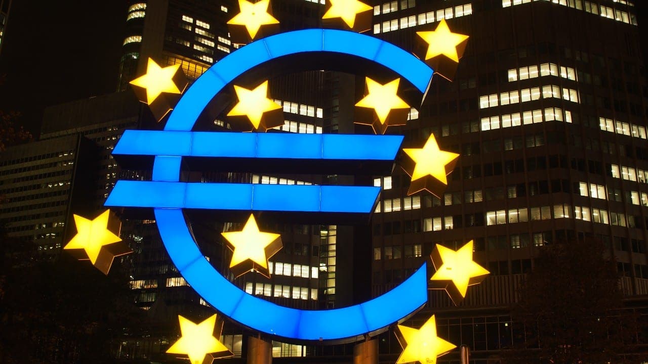 Skaitmeninis euras gali supurtyti bankus: kas pasikeistų gyventojams ir verslui?