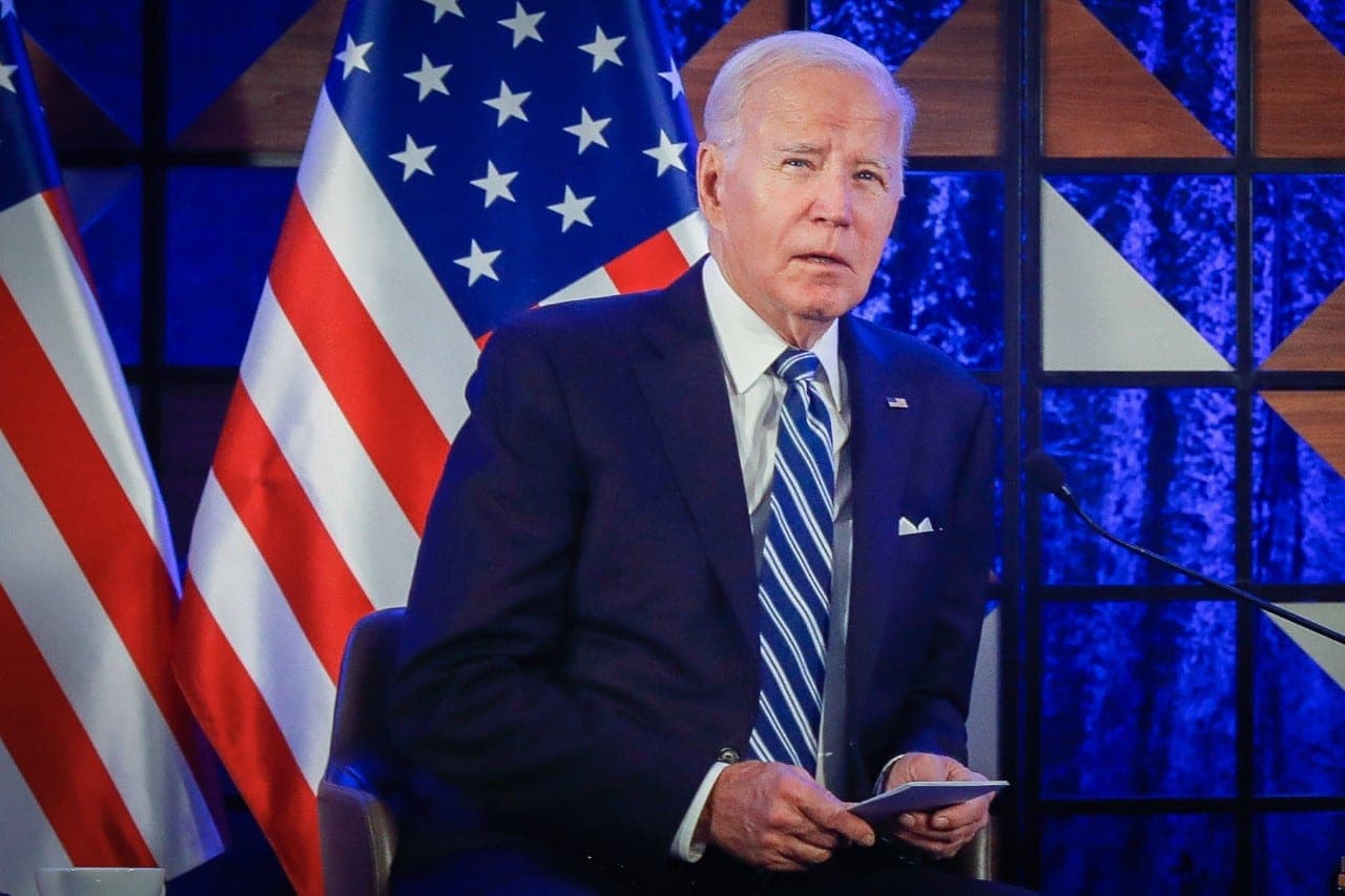 Bidenas prašo „leisti jam užbaigti darbą“