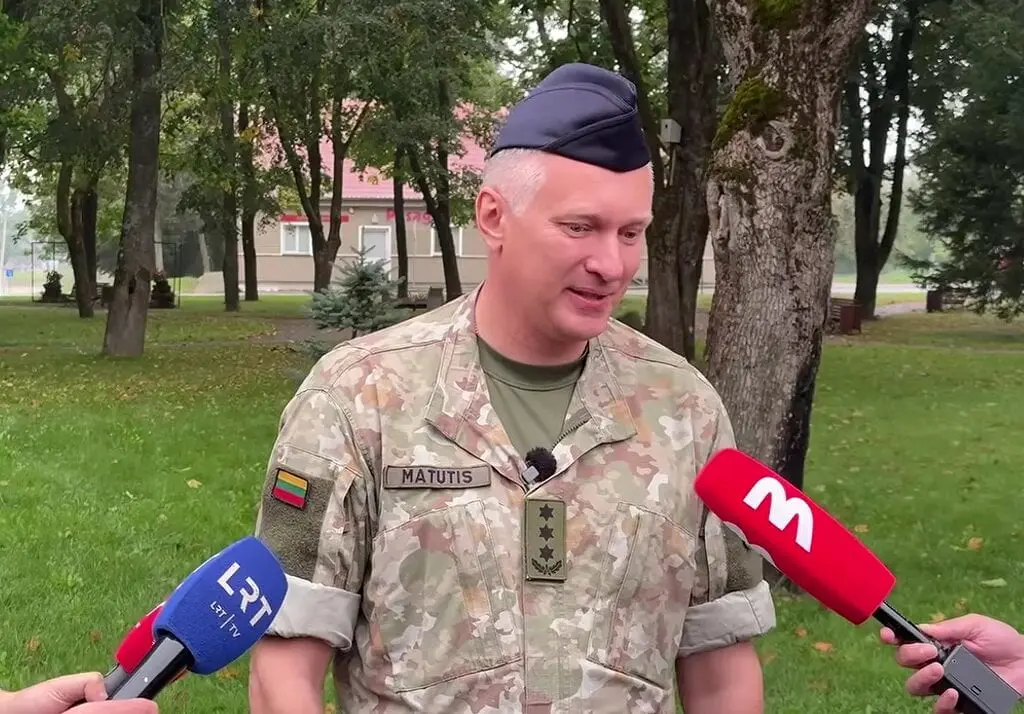 Matutis: dronas pastebėtas dar Baltarusijoje, sunaikintas panaudojus raketinę ginkluotę