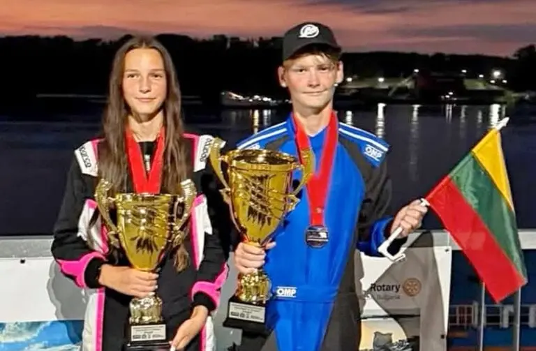Dvigubas Lietuvos podiumas GT15 Europos čempionate: Elimantas Raziulis iškovojo sidabrą, Urtė Gedrimaitė – bronzą