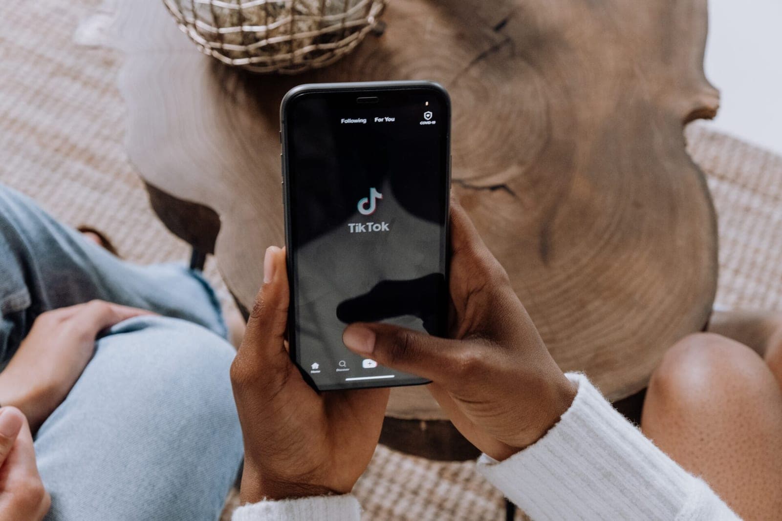 Kodėl reikėtų vengti Kinijai priklausančios socialinės platformos „TikTok“?