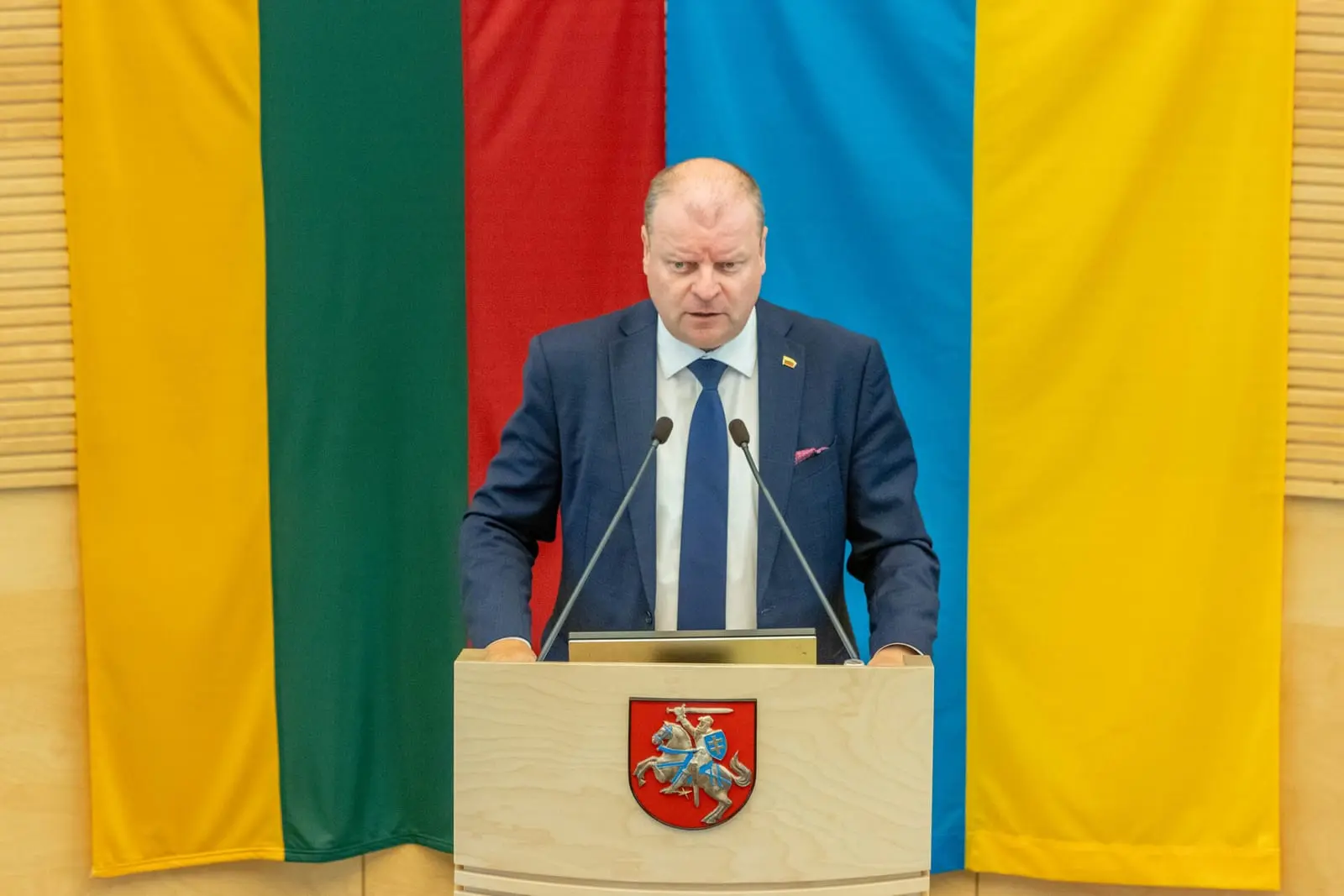 Seimas panaikino S. Skvernelio teisinę neliečiamybę – politikas parlamente kalbėjo per ašaras
