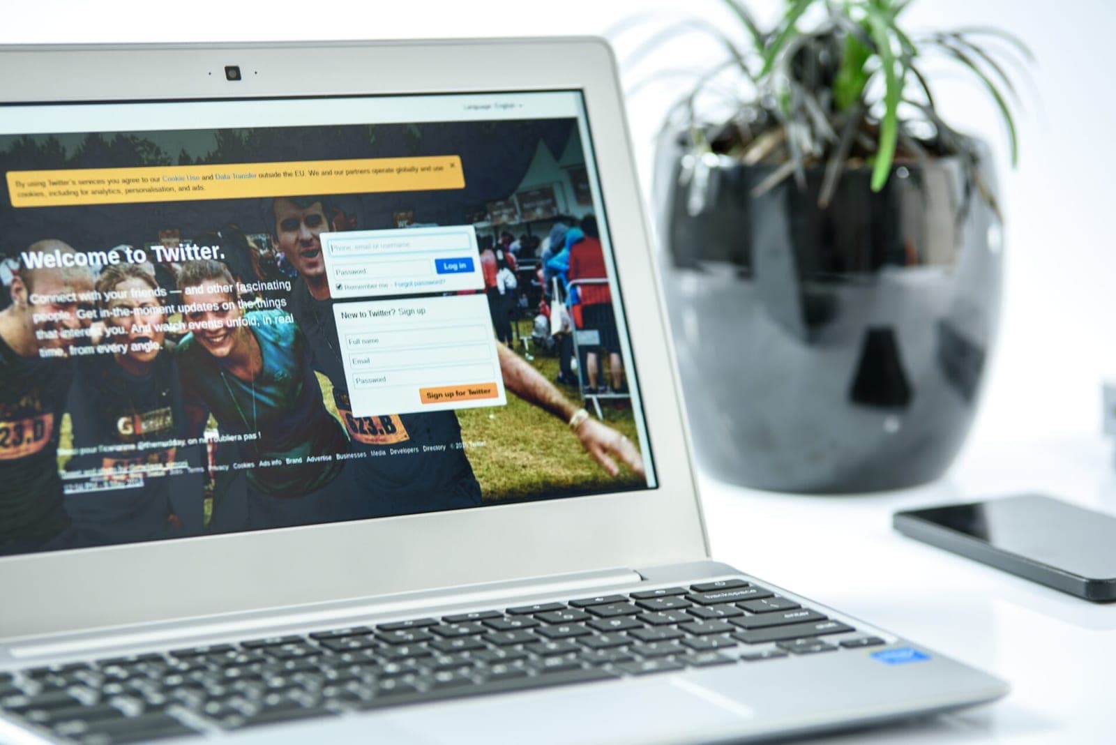 „Twitter“ vartotojų informacija nutekinta daug didesniu mastu tiek interneto forume, tiek privačiai