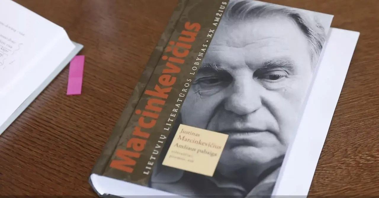 Aplink J. Marcinkevičių buriasi tauta: nuo valdžios išpuolių poetą gina visi