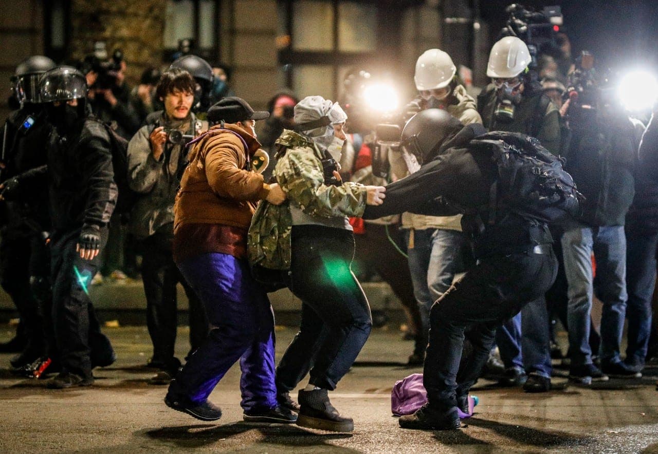 Kanada kartu su Baltijos šalimis sankcionuos Gruzijos protestų malšintojus
