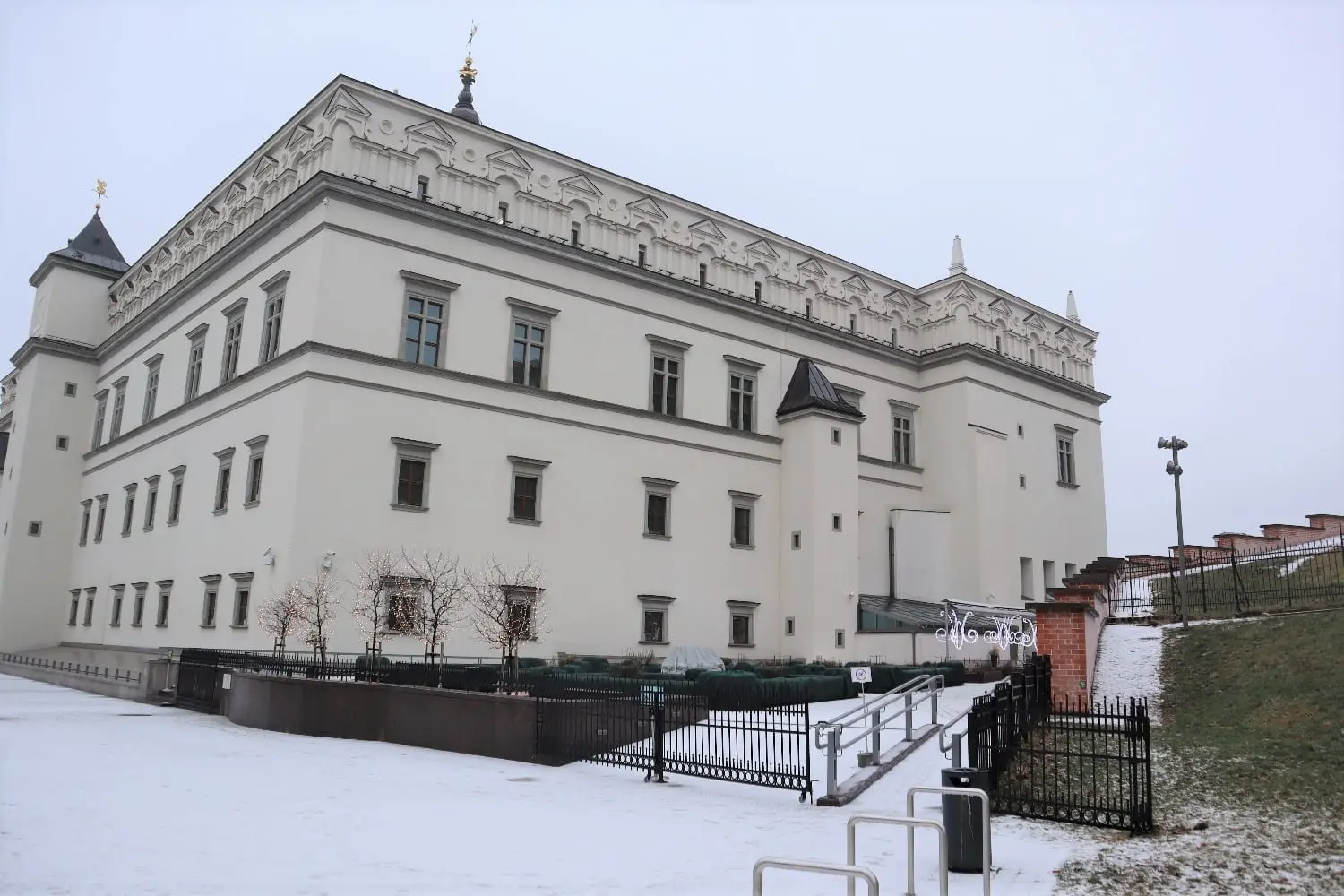 Skverui tarp Valdovų rūmų ir Gedimino kalno suteiktas Bonos Sforcos vardas