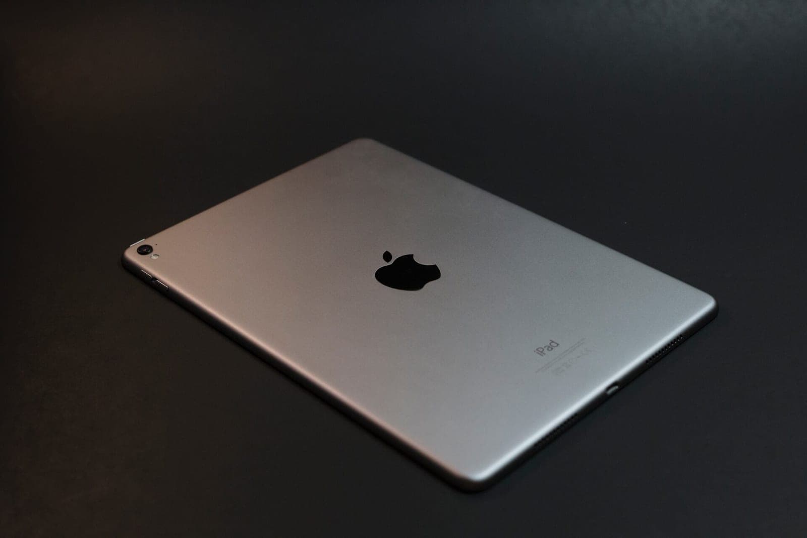 „Apple“ netrukus pristatys perlenkiamą „iPad“