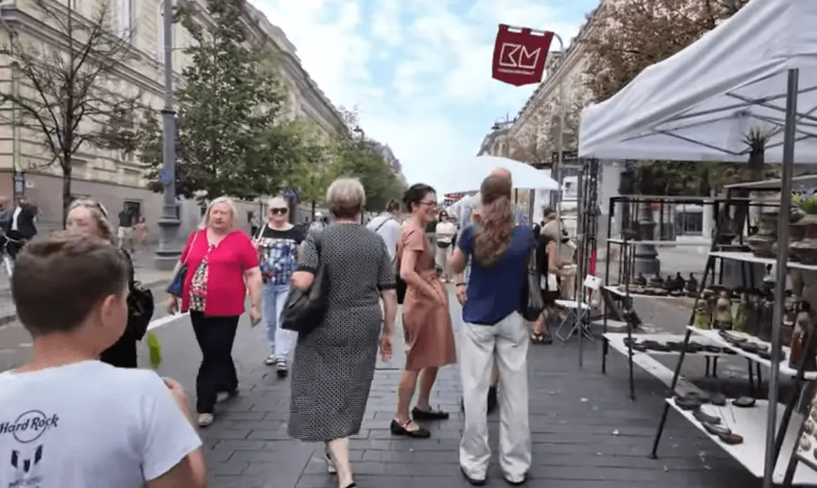 Kiek lietuviai turėtų uždirbti, kad jaustųsi finansiškai saugūs?
