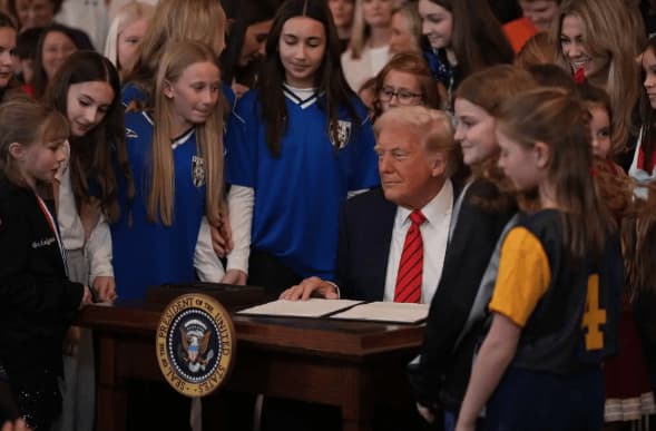 D. Trumpas uždraudė translyčiams dalyvauti moterų sporte