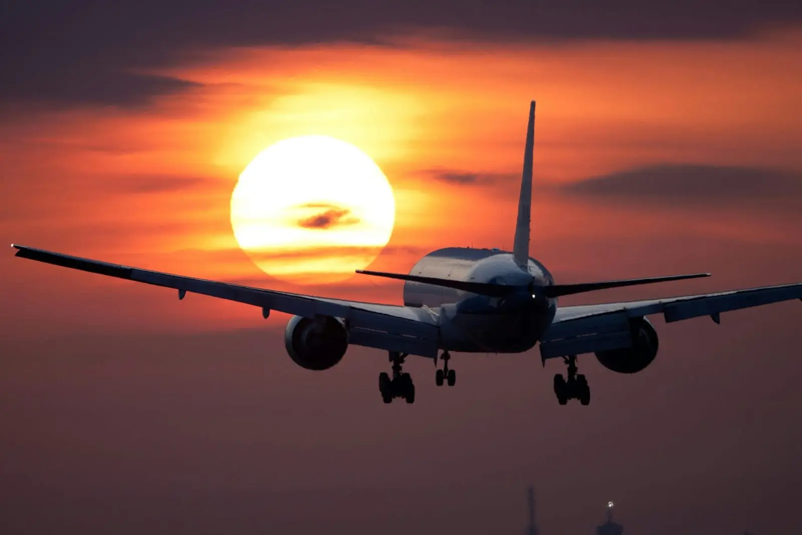 Klimato atšilimo sprendimas – „Boeing“ lėktuvai: atspindės saulę, tačiau sukels rūgštųjį lietų?