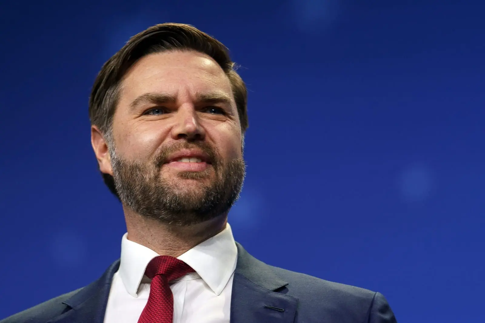 Leidykla „Sofoklis“ iš prekybos išėmė JAV viceprezidento JD Vance’o knygą
