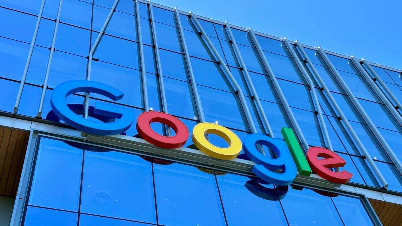„Google“ pašalino LGBTQ+ „pride“ mėnesį iš savo kalendoriaus
