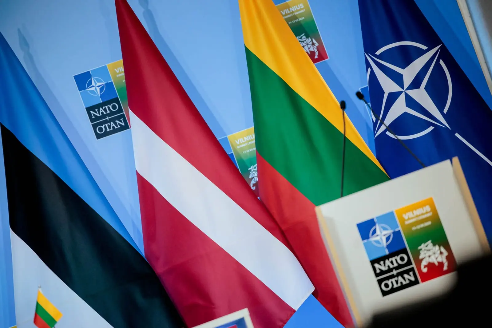 Garsusis NATO sutarties 5 straipsnis neįpareigoja ginti ginklu