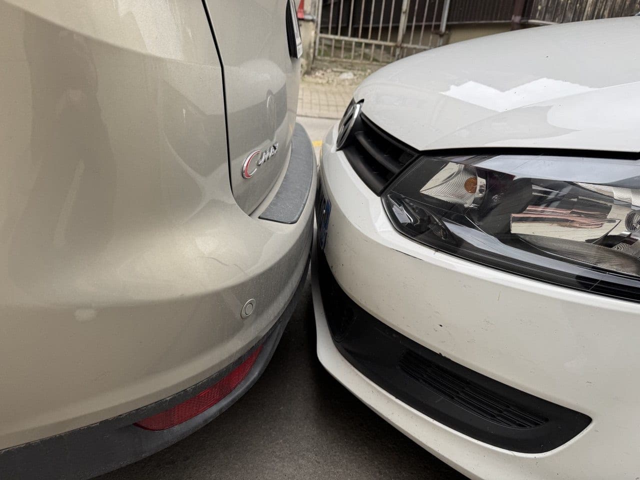 Kai sninga ir draudimas kartais stringa: bendrovės perspėja – pagalbos kelyje gali tekti palaukti