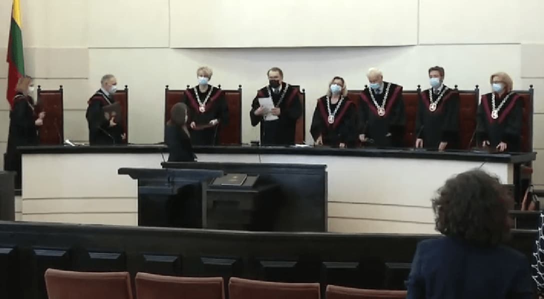 Parlamentarai sunerimę dėl KT sprendimų: teisėjai net nėra Konstitucinės teisės ekspertai