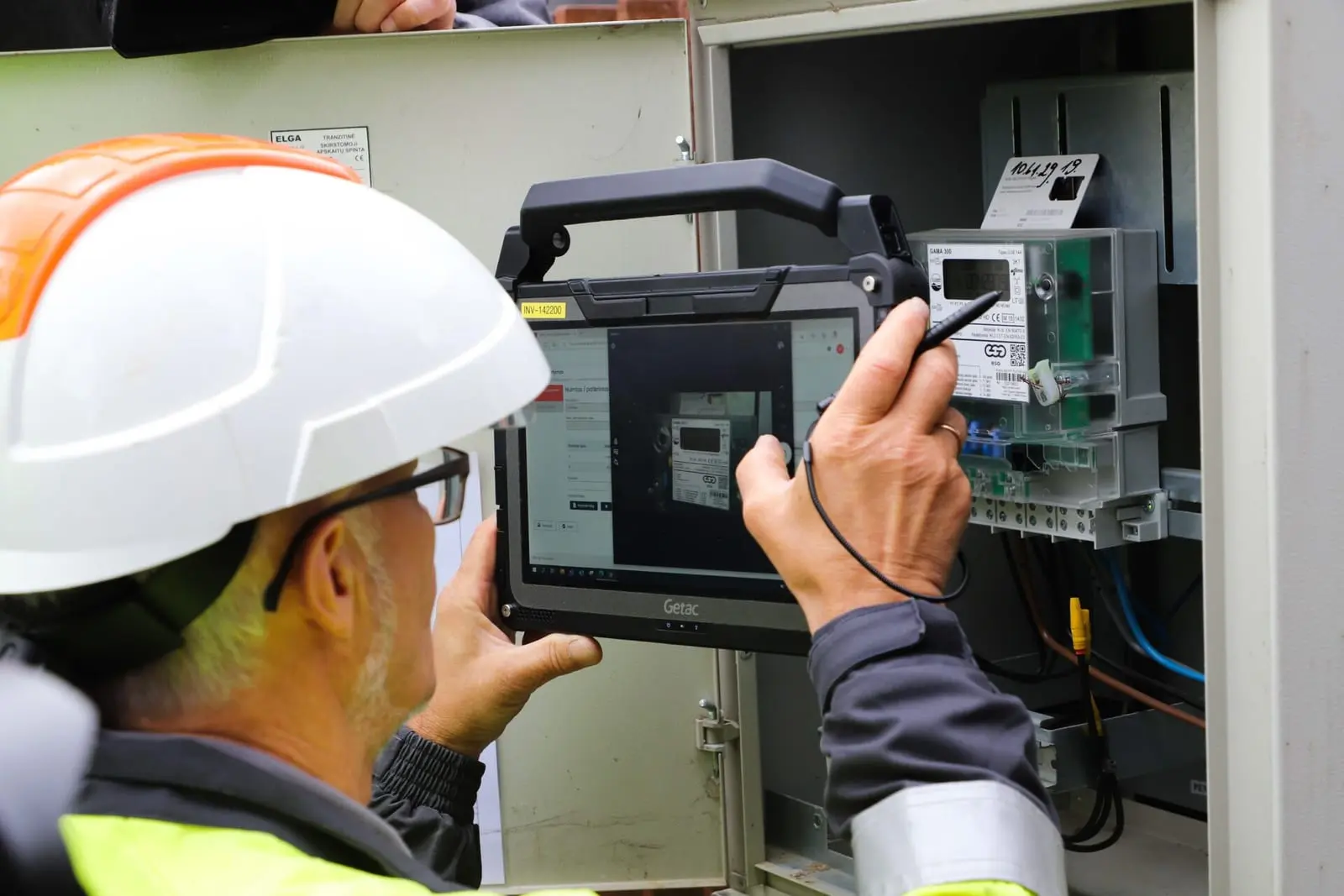 Apklausa: daugiau nei pusė respondentų susidūrė su problemomis dėl išmaniųjų elektros skaitiklių