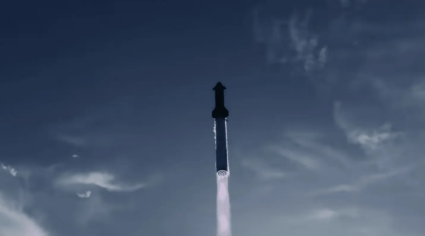 „Starship“ pagaliau pakilo: „SpaceX“ dešimtasis bandymas nutraukė nesėkmių seriją