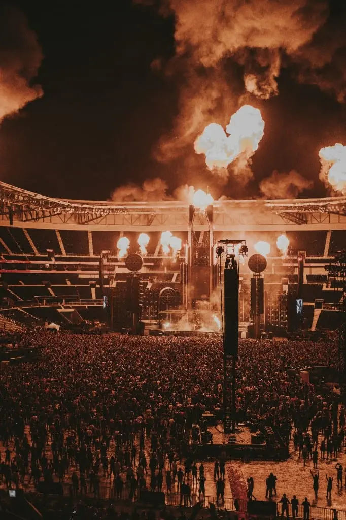 Rimti „Rammstein“ nemalonumai po įvykių Lietuvoje: nauji įtarimai ir nutraukiamos sutartys