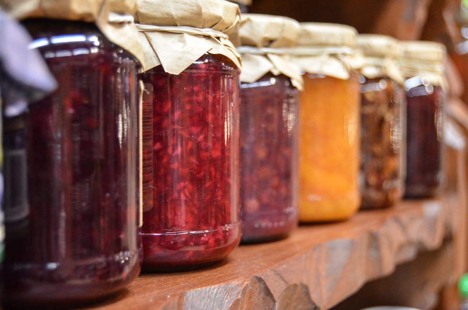 Tradicijos: gaminti vyšnių uogienę patiems jau atgyvena?