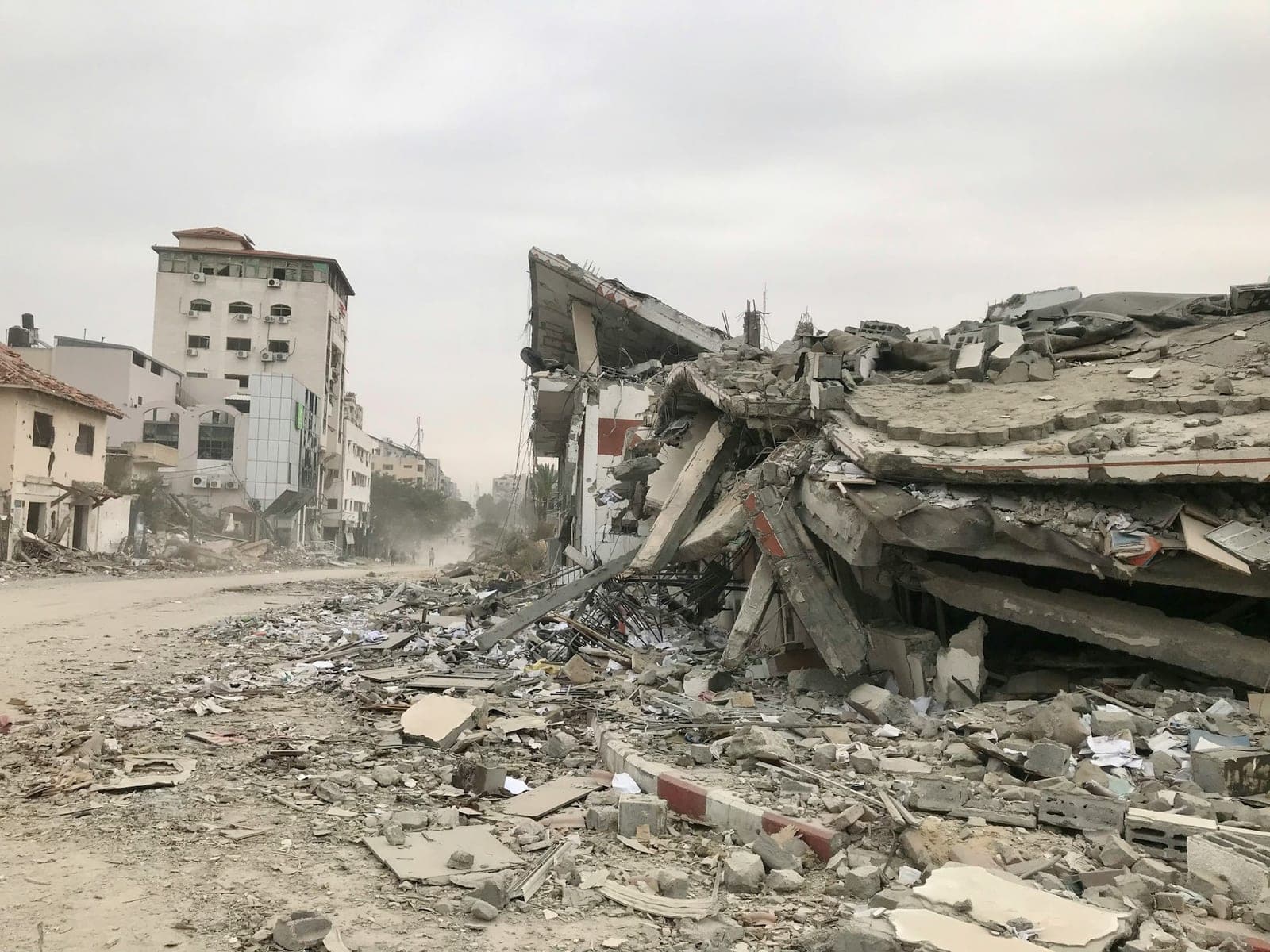 Izraelis žada atverti „pragaro vartus“ Gazoje, jei Hamas nesutiks su paliaubų sąlygomis