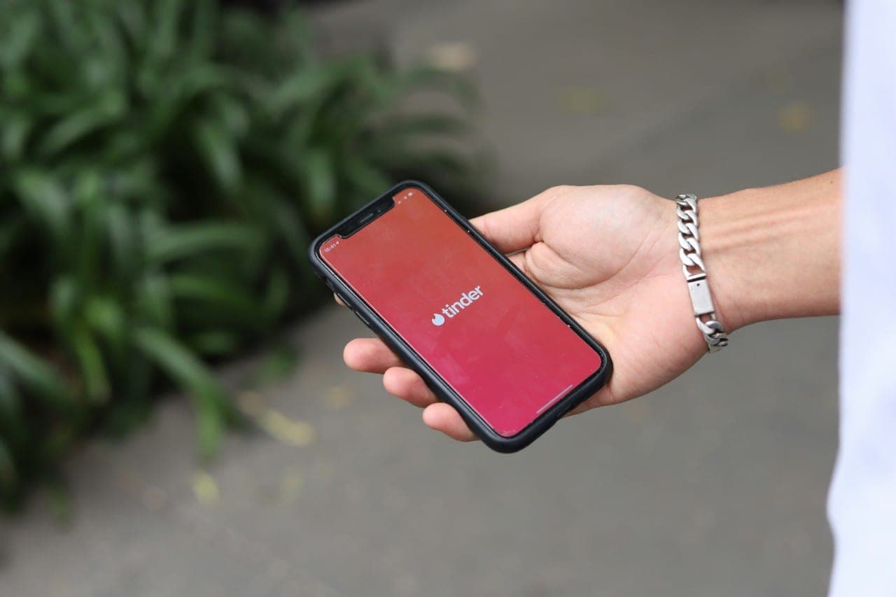 Tinder programėlėje siaučia aferistai: galite prarasti tūkstančius