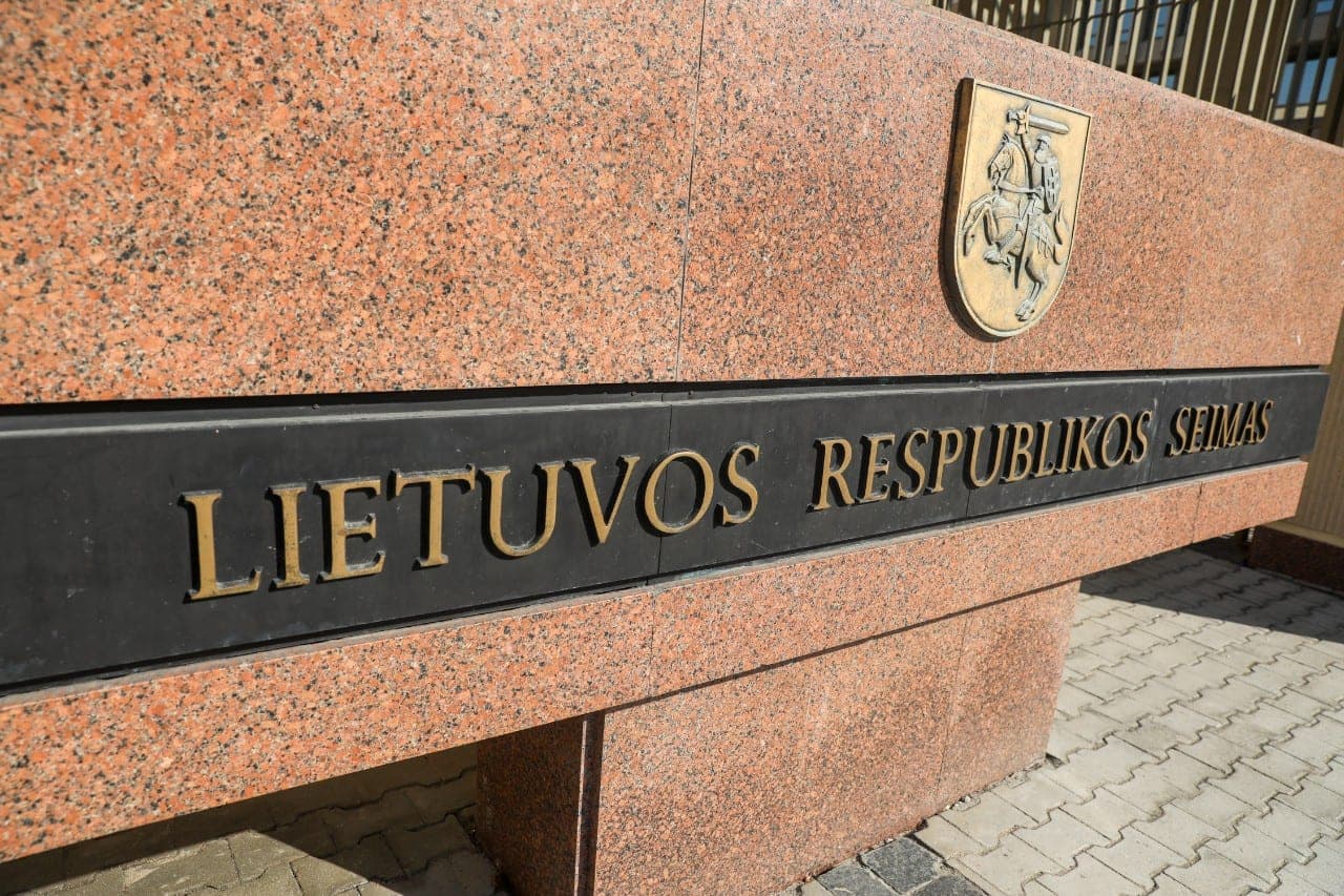 Rinkimai dar tik spalį, o partijos jau išleido šimtus tūkstančių