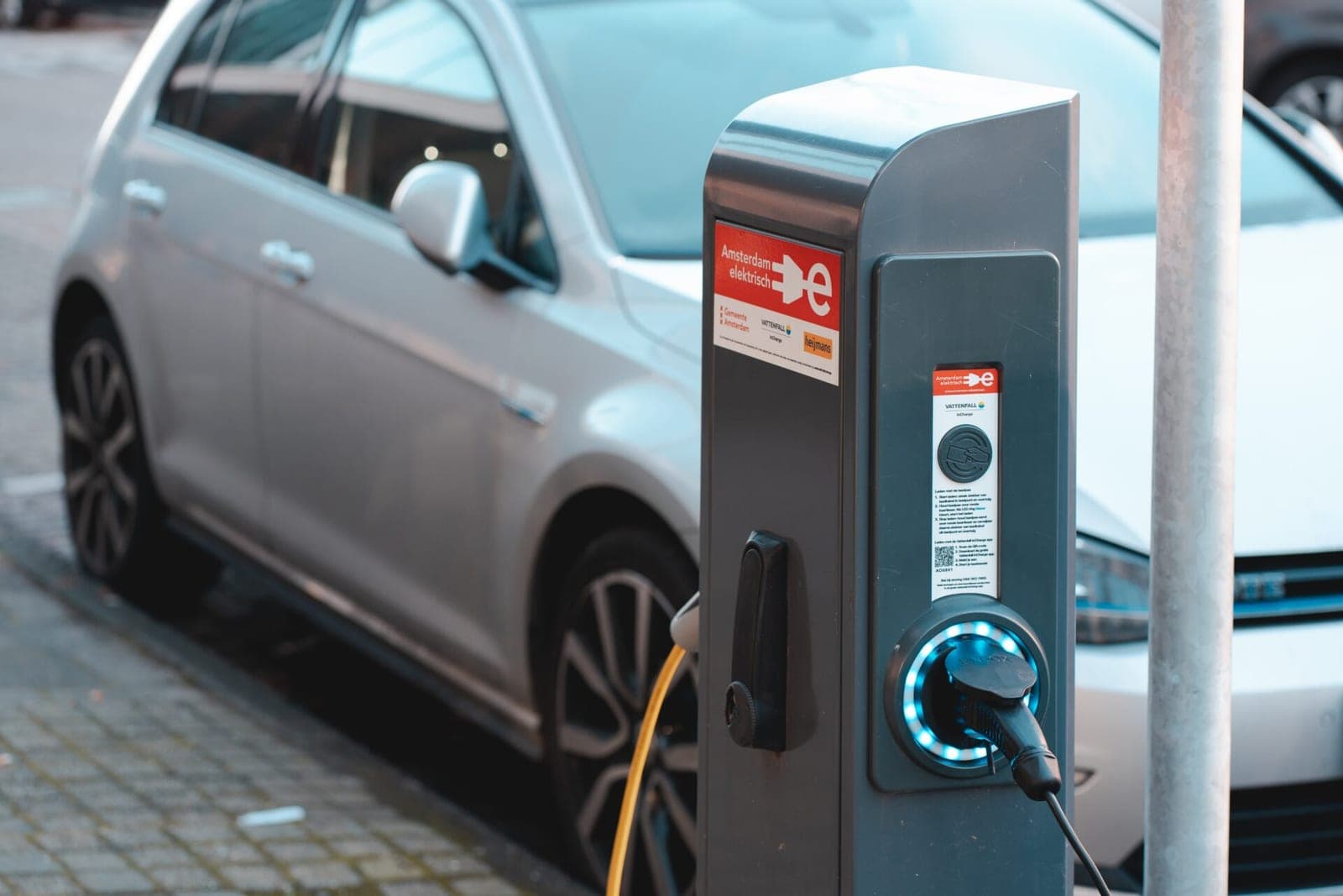 Pasinaudokite valstybės parama elektromobilio pirkimui